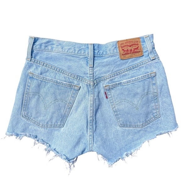 Levi’s 501 high-rise denim shorts frayed light wash button-fly 26 56327-0250 - Picture 3 of 8
